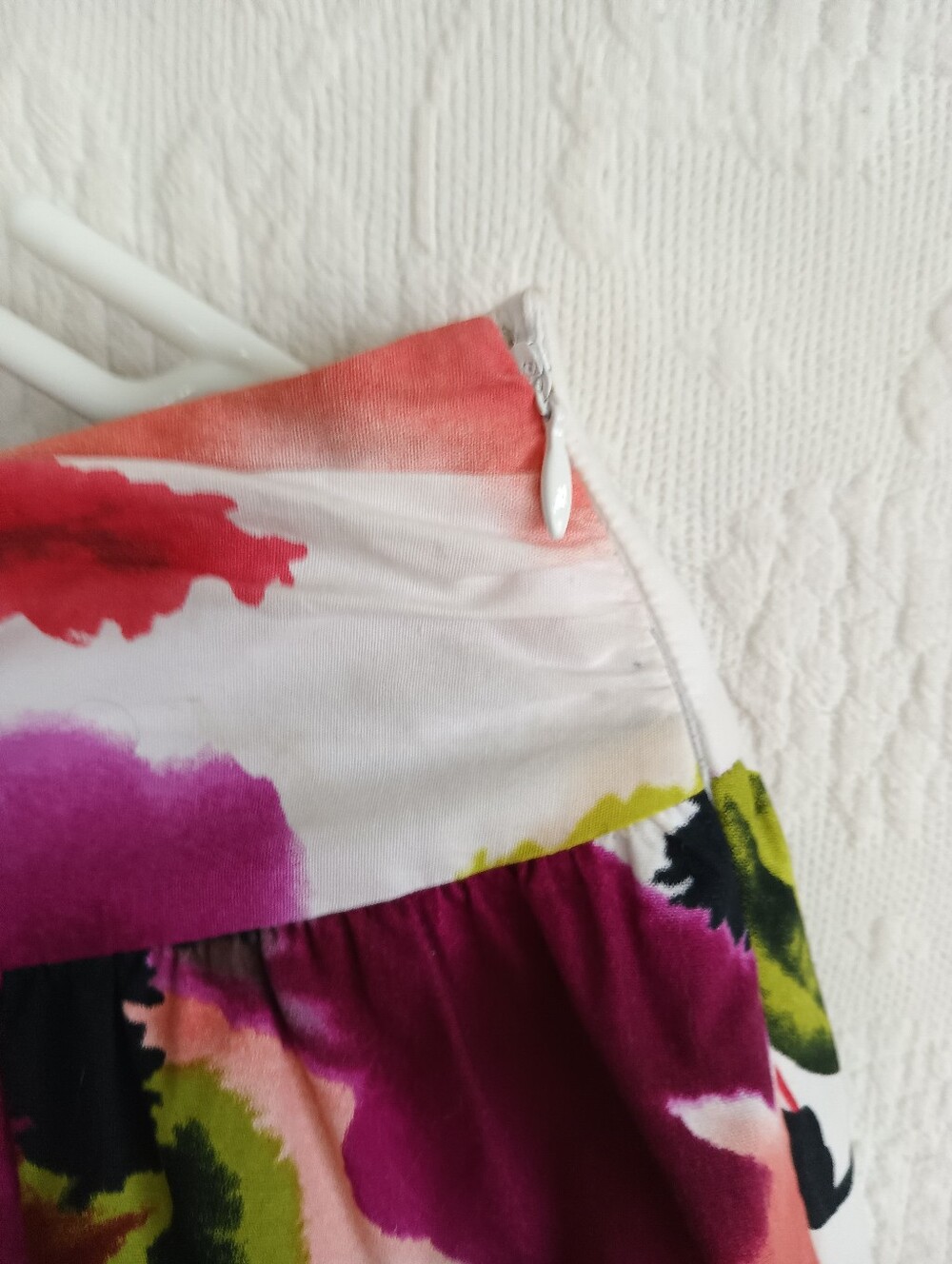 Worthington Saturated Floral A-Line Skirt  White Pink Red Pleated Knee Length SM - Picture 6 of 11